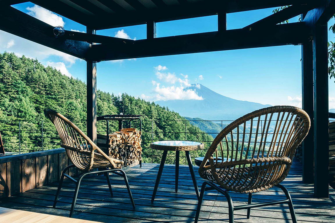  spectacular spot with panoramic views of Mt. Fuji and Lake
                  Kawaguchi